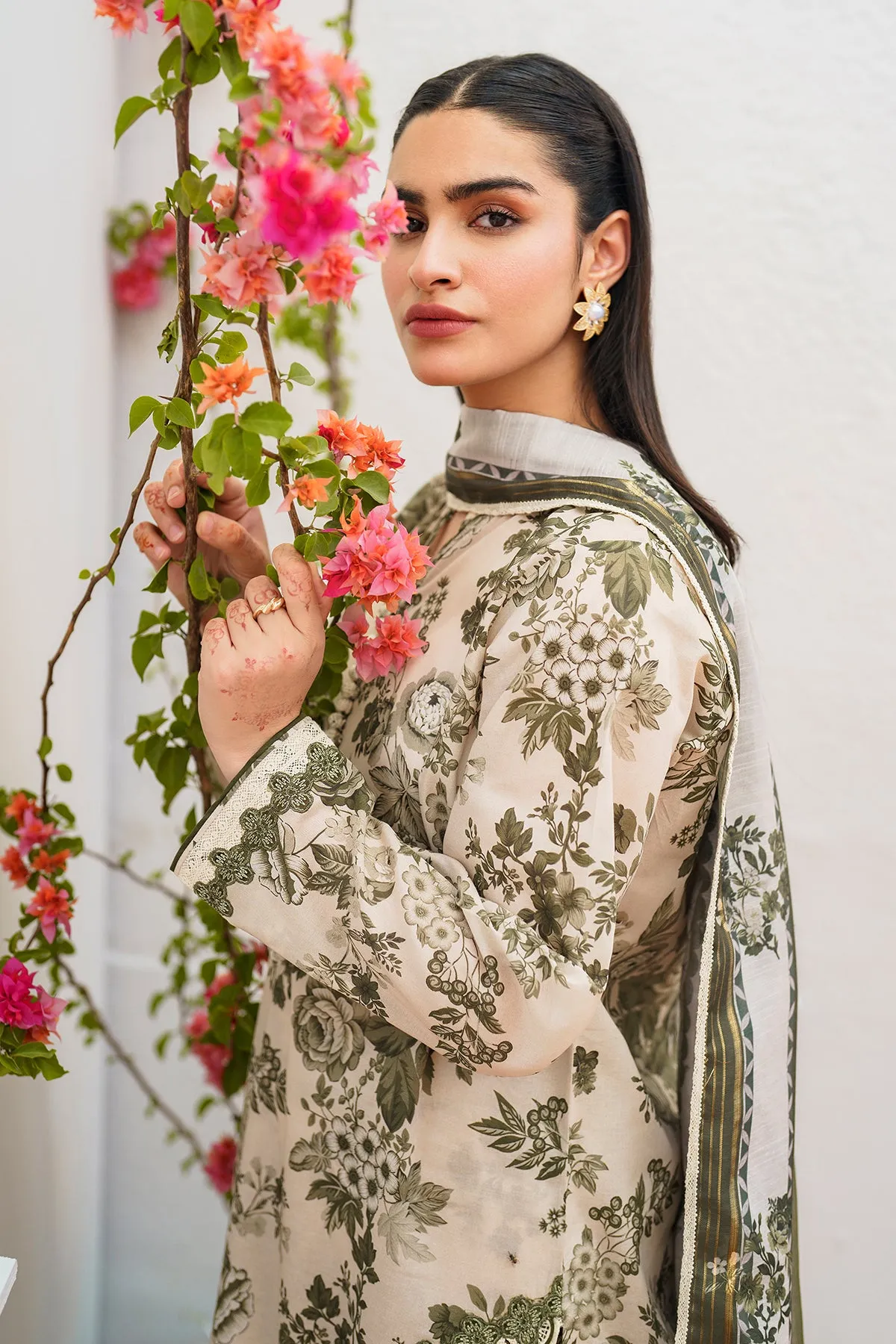 EMBROIDERED PRINTED LAWN UF-636